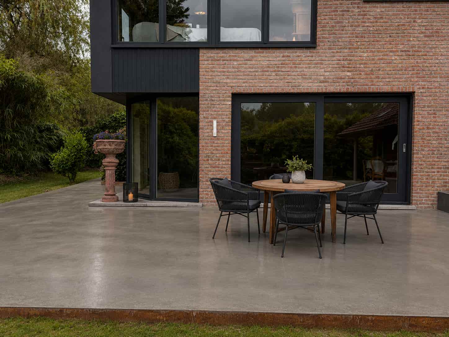 Terras in gepolierde beton in Ham tijdens buitenaanleg