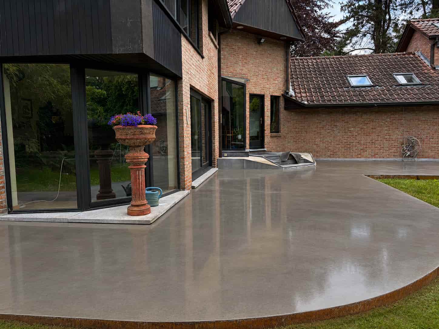 Gepolierde betonvloer in Ham met egale glanzende afwerking