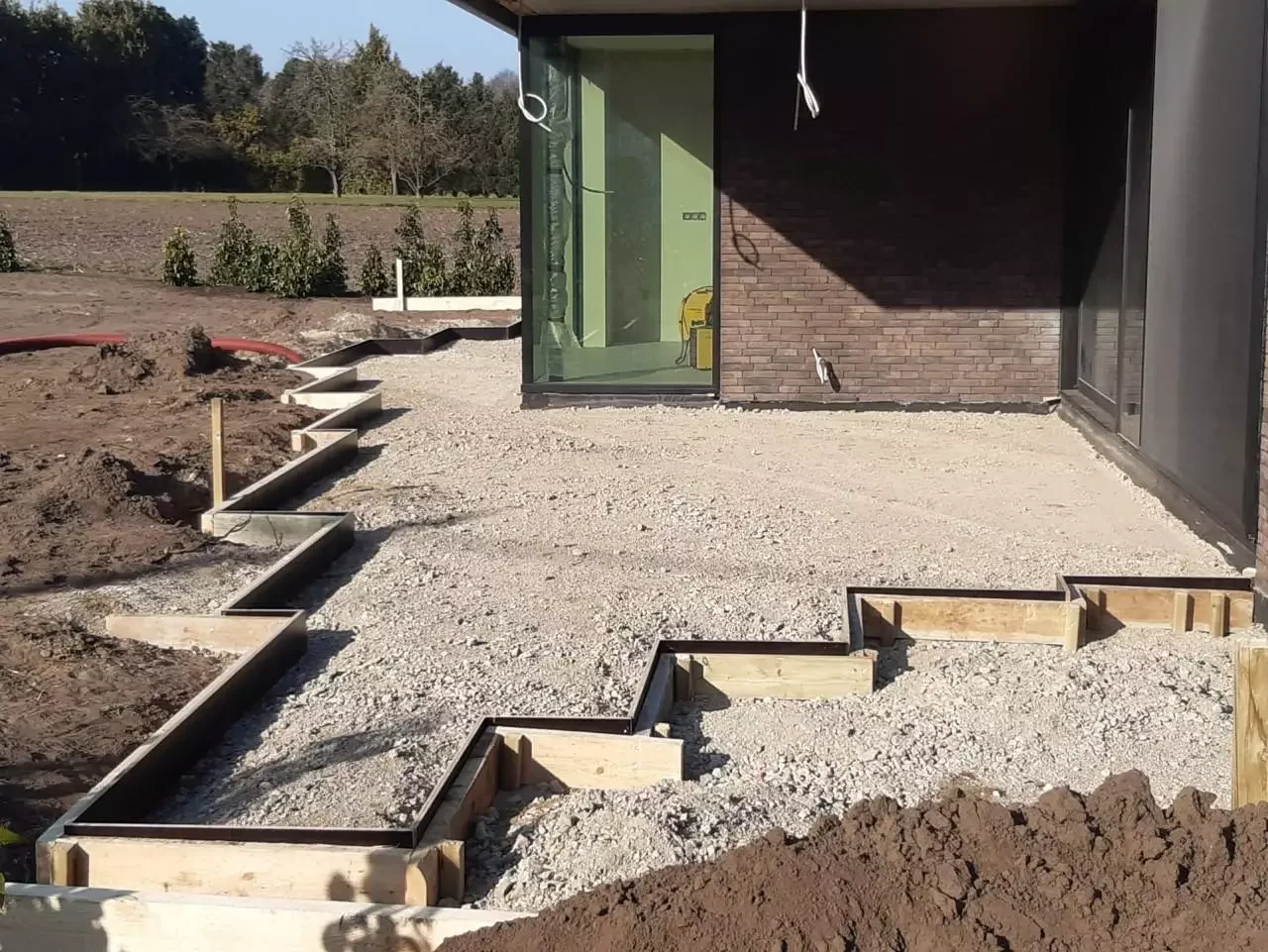Voorbereide ondergrond en terrasbekisting