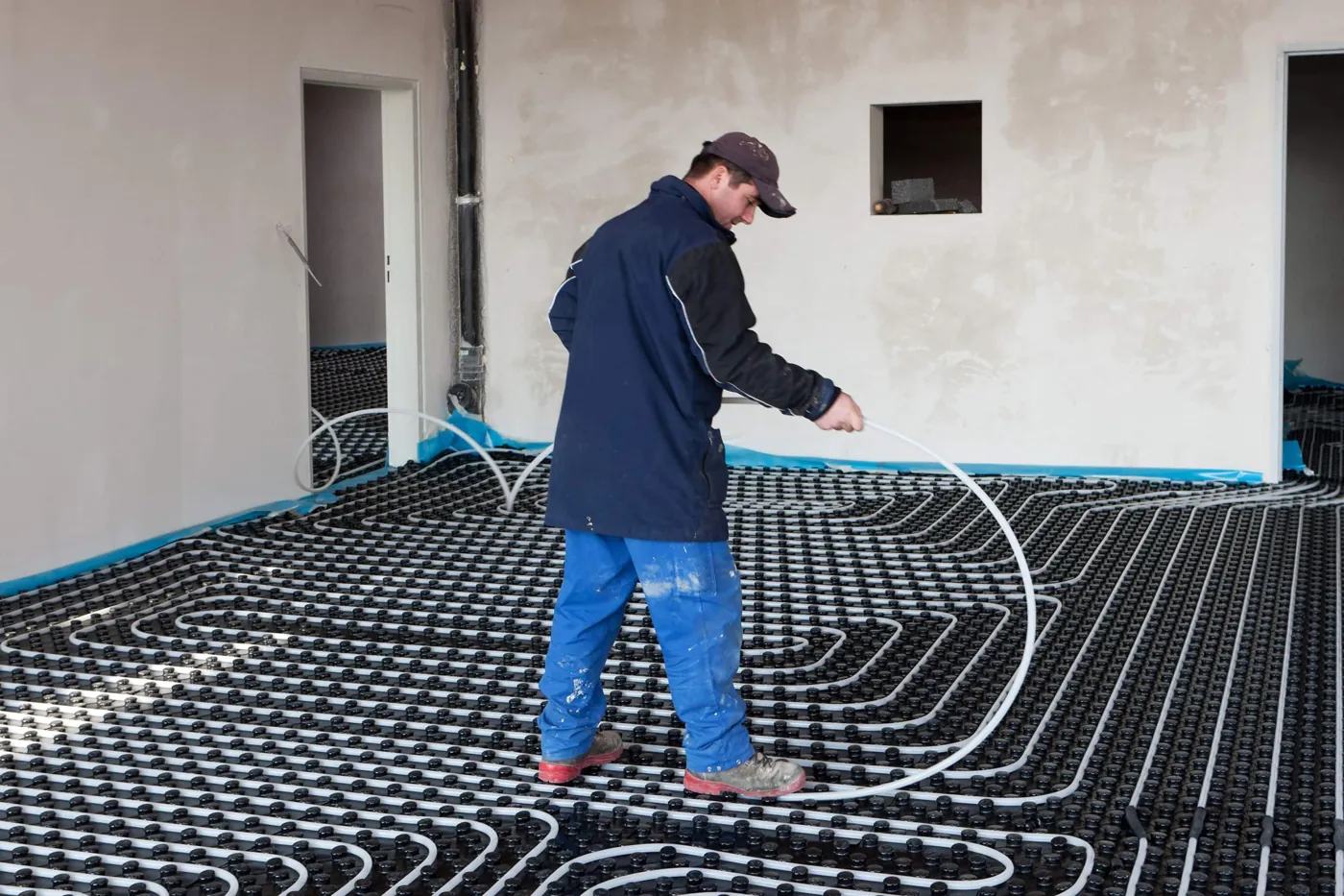 Verwarmingsleidingen vóór de vloerafwerking, uit het beeldarchief van Glansbeton.
