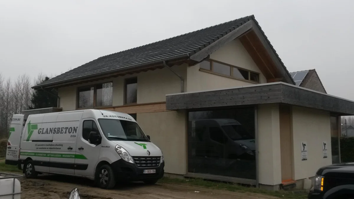 Woning in Alt-Hoeselt met de bestelwagen van Glansbeton